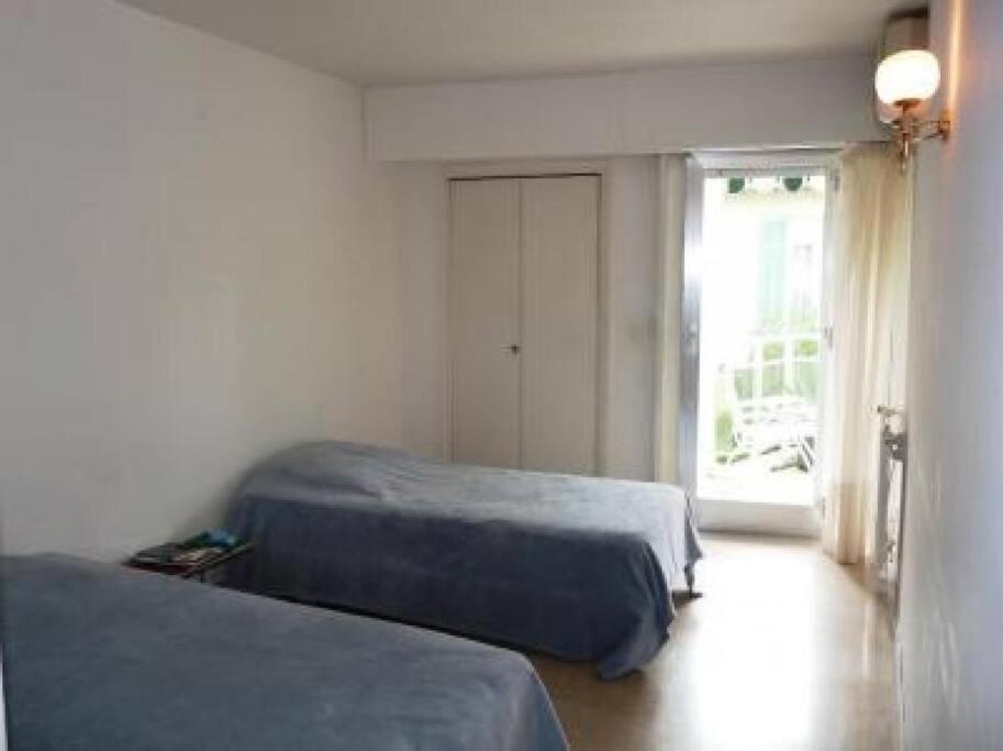 Three Bedroom, Two Bathroom In With Large Terrace - 880 Apartment *