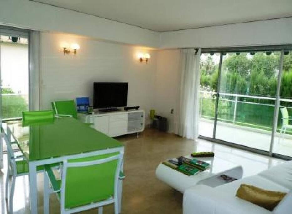 Three Bedroom, Two Bathroom In With Large Terrace - 880 Cannes