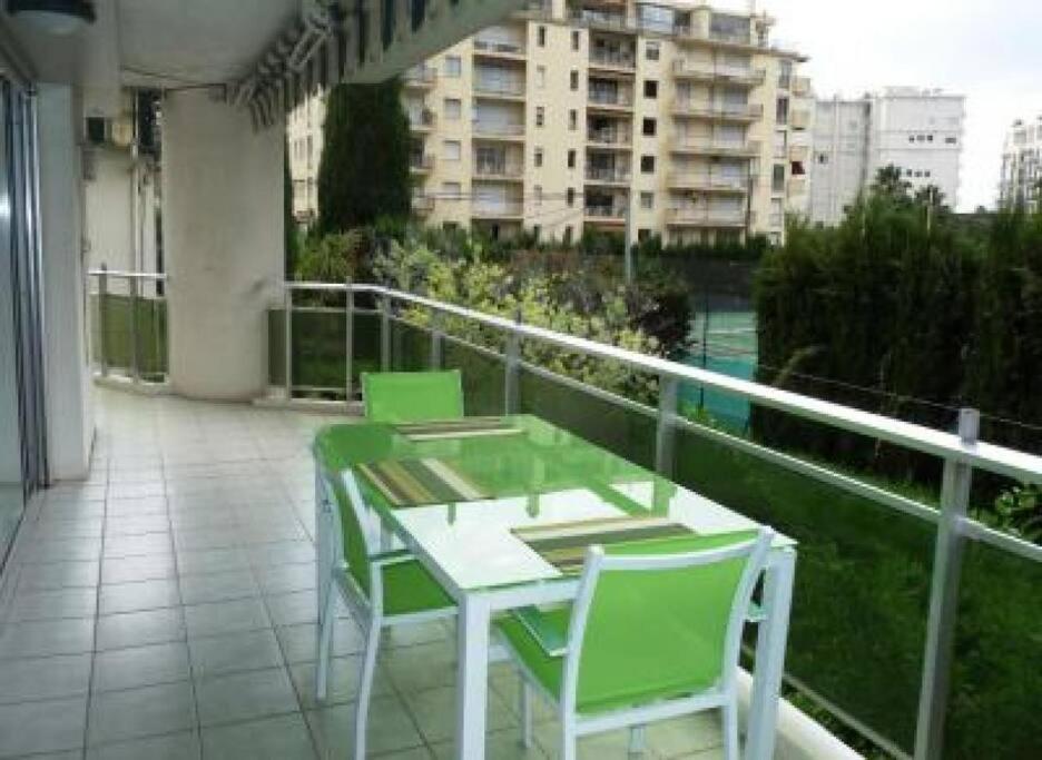 Appartement Three Bedroom, Two Bathroom In With Large Terrace - 880