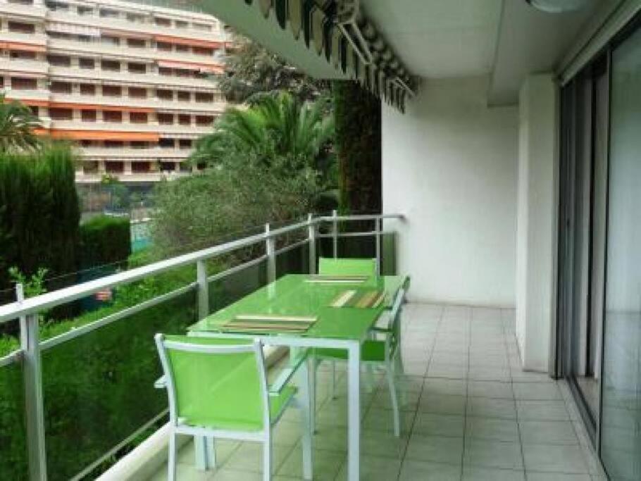 Appartement Three Bedroom, Two Bathroom In With Large Terrace - 880 *
