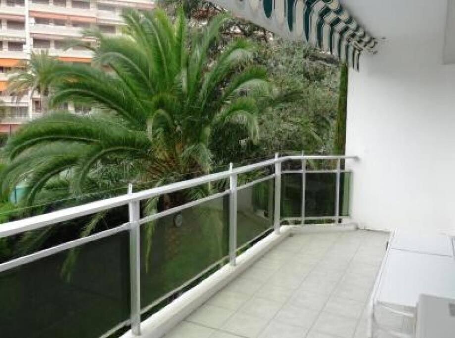 Three Bedroom, Two Bathroom In With Large Terrace - 880 Appartement