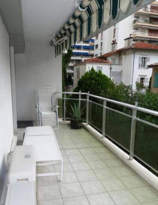 Three Bedroom, Two Bathroom In With Large Terrace - 880 Cannes